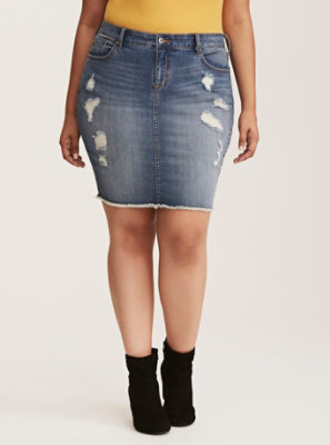 plus size denim skirt outfit