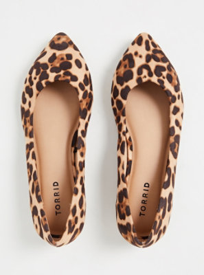 pointed leopard loafers