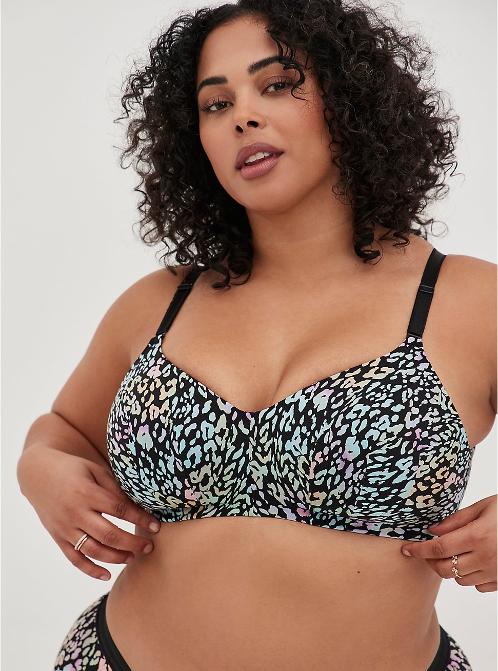 Lightly Lined Everyday Wire-Free Bra - Microfiber Leopard with 360° Back Smoothing, SWEEPING LEOPARD, hi-res