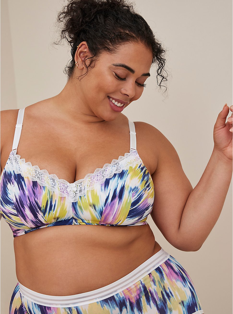 Plus Size Lightly Lined Everyday Wire-Free Bra - Microfiber & Crochet Ikat with 360° Back Smoothing™, WATERFALL IKAT: WHITE, hi-res