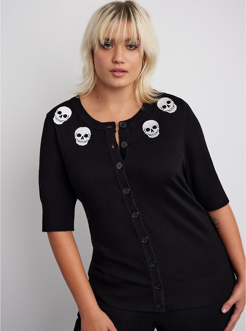 Plus Size Cropped Cardigan Sweater - Skull Embroidery Black , BLACK, hi-res